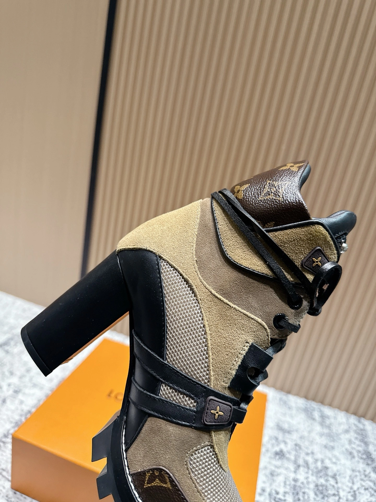 COCO-- 8V 1A94O1 cowhide Heel height ：9cm Waterproof：2.5cm item:E-X362J2905